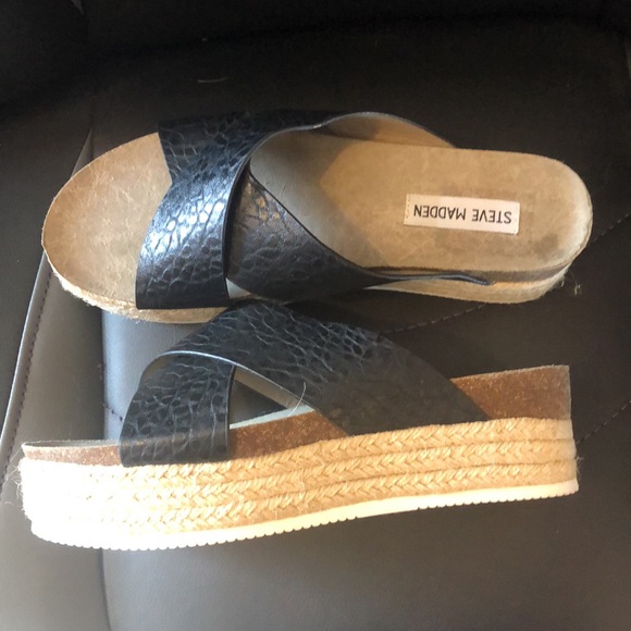 Steve Madden 8.5 black sandals, worn once - Picture 2 of 5